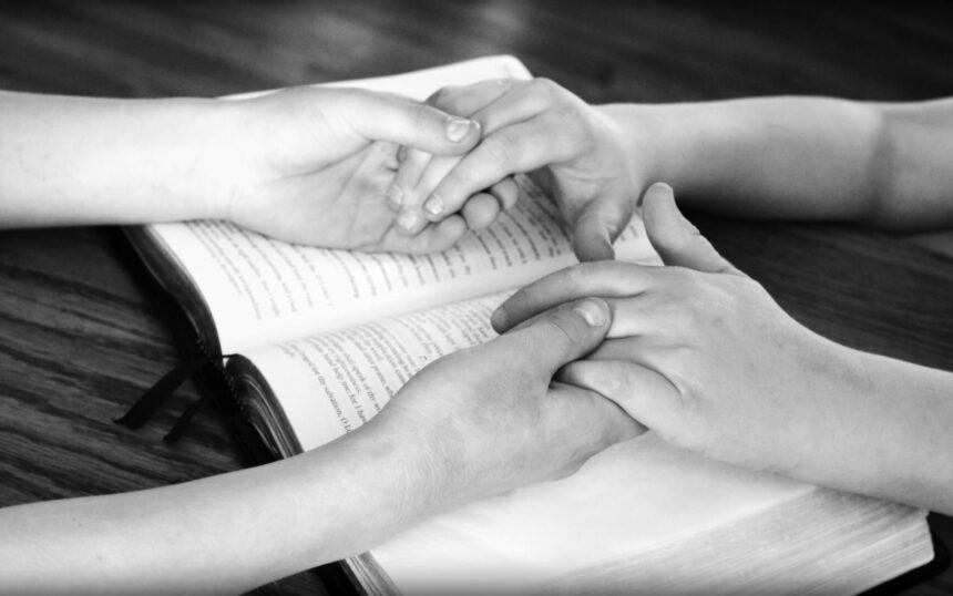 holding-hands-752878_sm