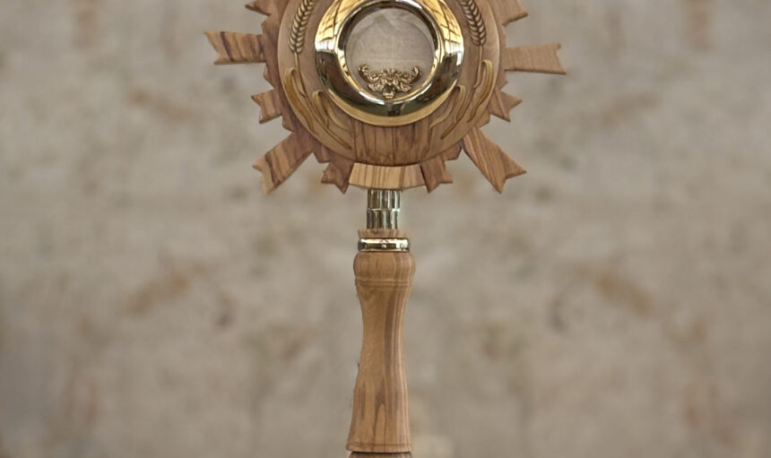 STA_Monstrance_Church_1