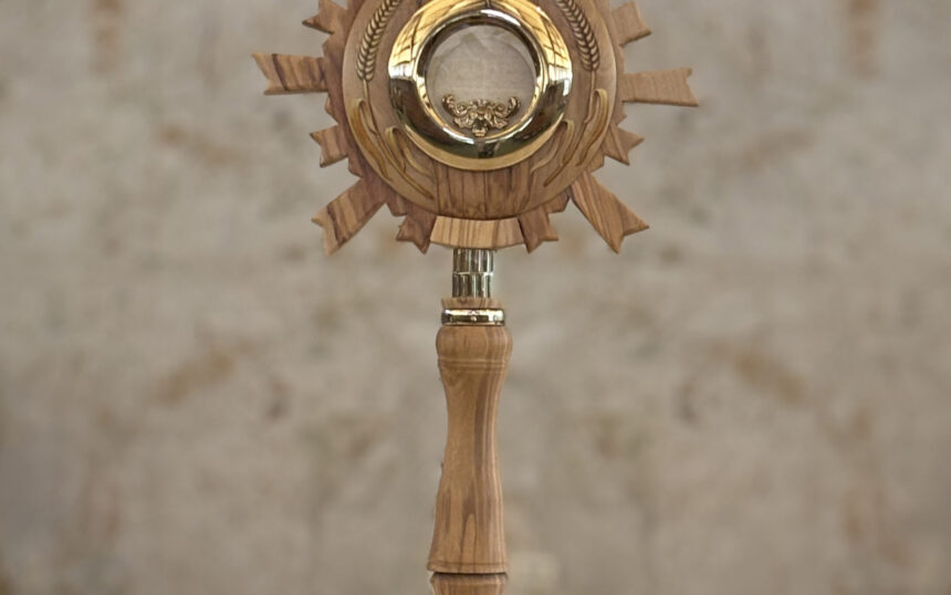 STA_Monstrance_Church_1